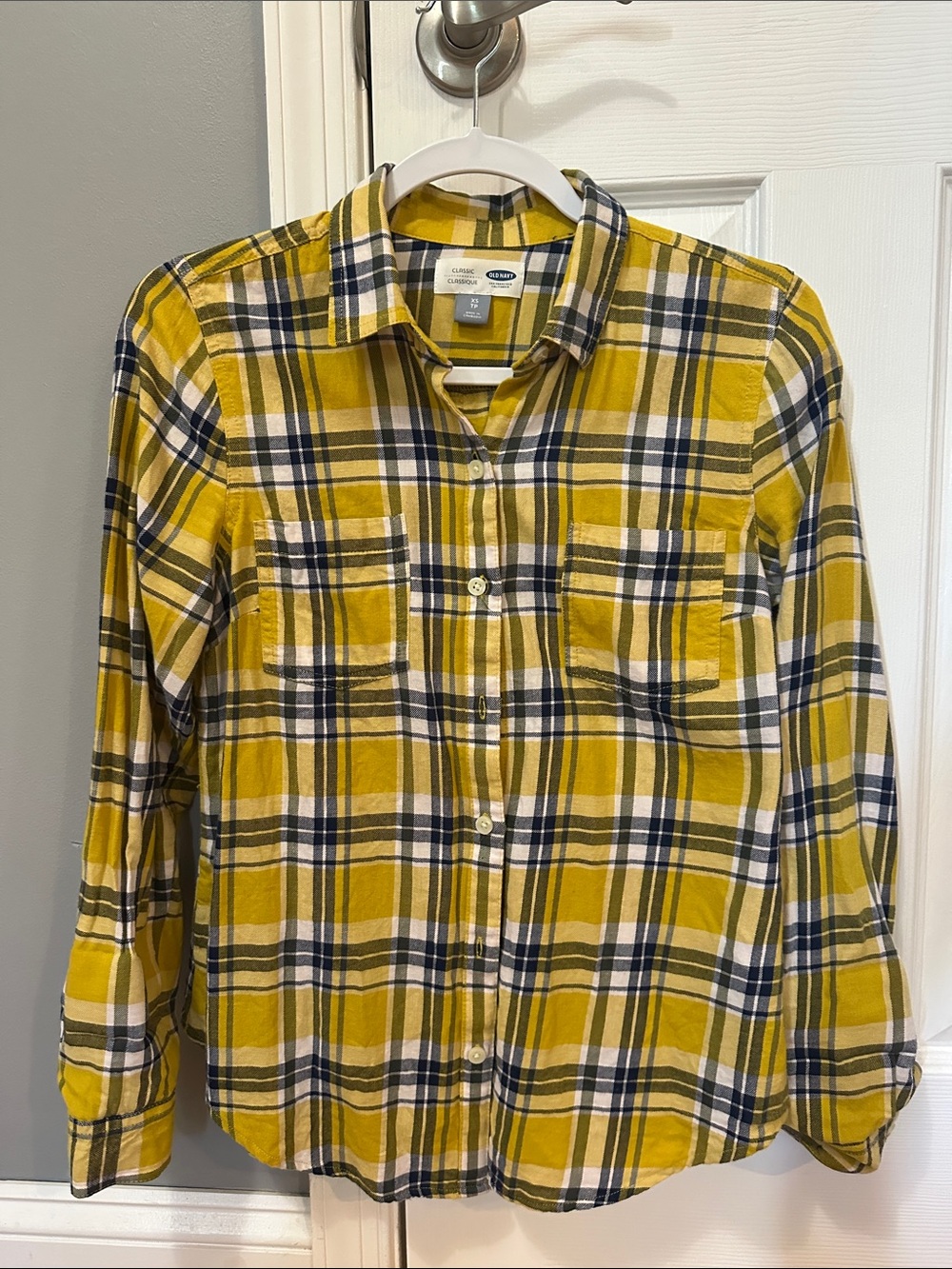Women’s Old Navy Classic Yellow and Navy Plaid Flannel Button-Down Shirt-XS